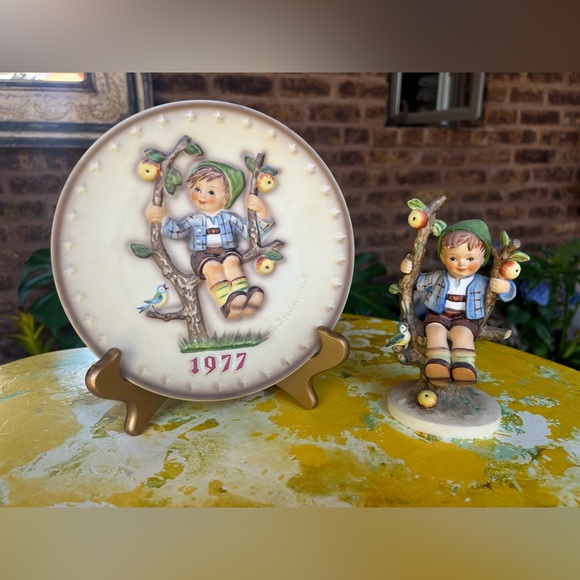 Goebel 1977 Apple Tree Boy Figurine and Plate - Picture 1 of 6